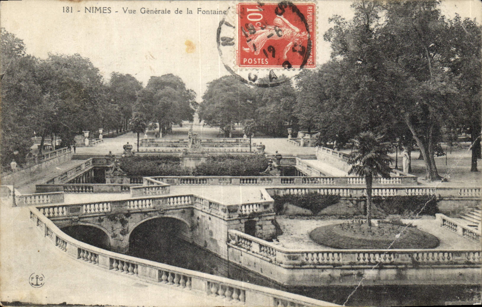 CPA Nimes vue generale de la Fontaine