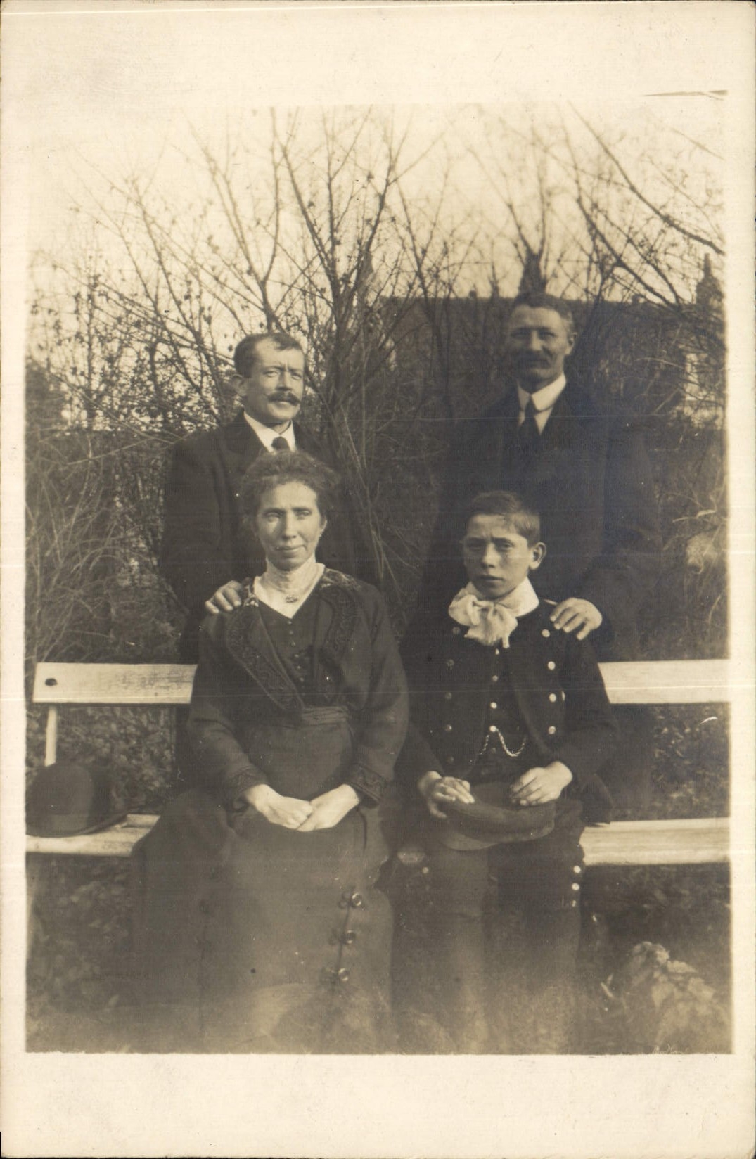 CARTE PHOTO Personnages