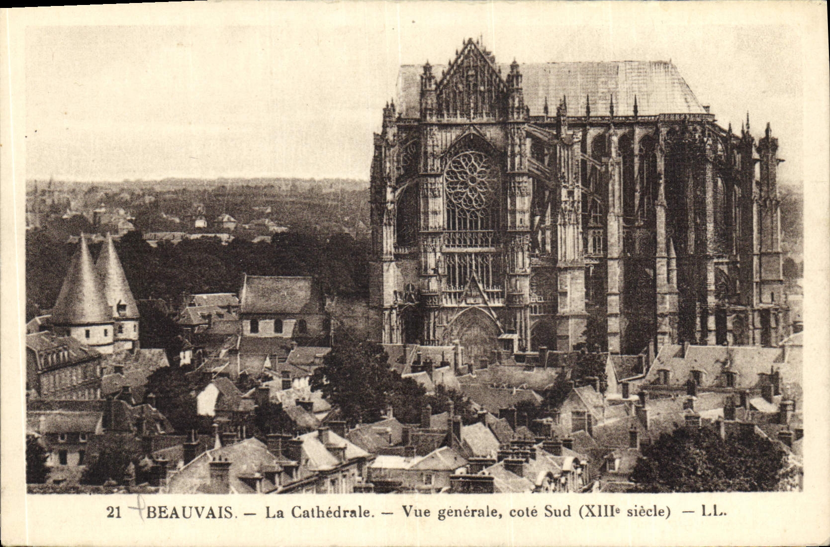 CPA Beauvais la Cathedrale vue generale cote sud XIII siecle 