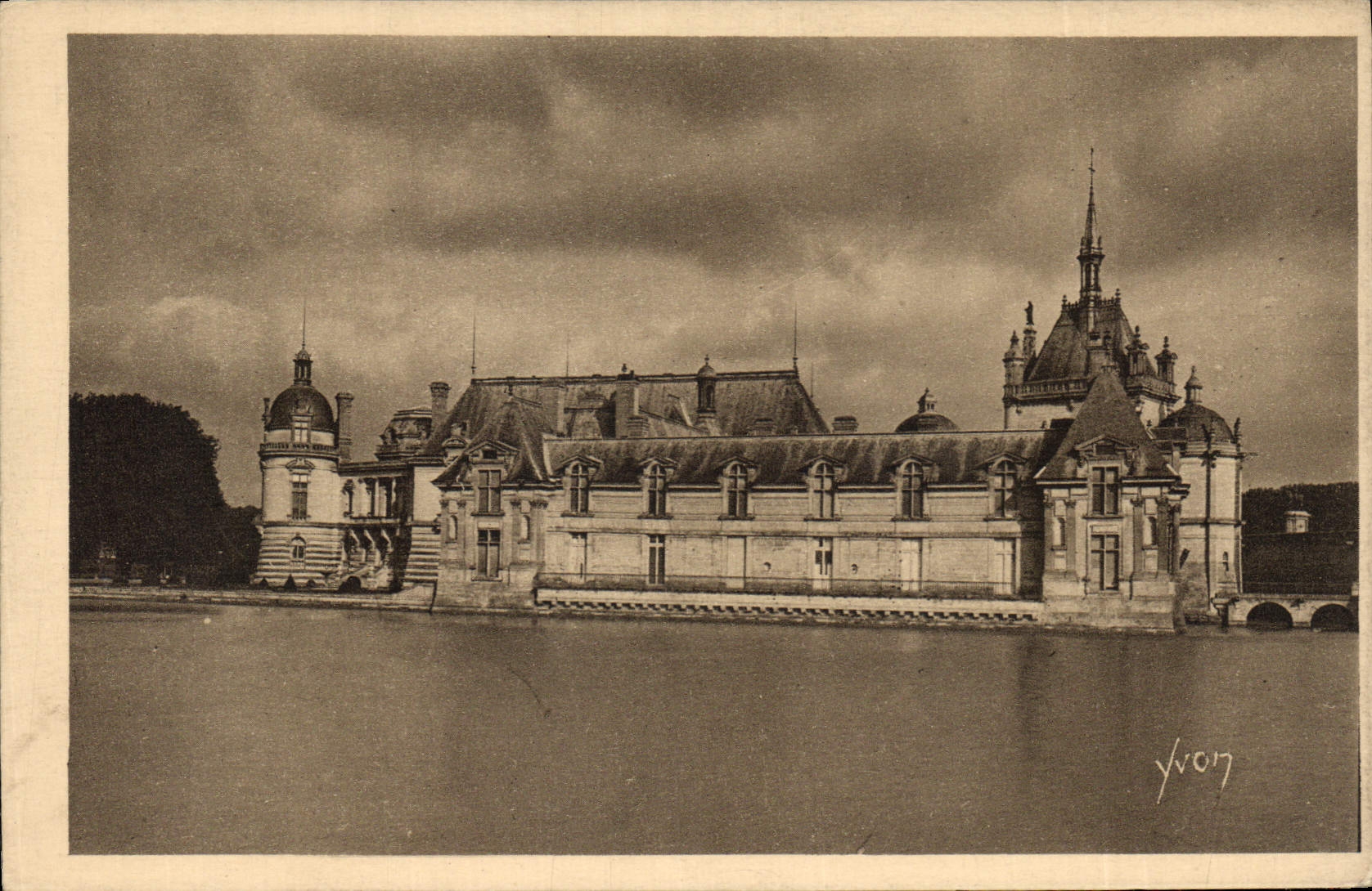 CPA La Douce France Chateau de Chantilly facade sud