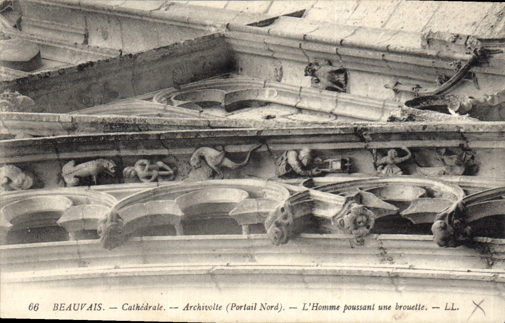 CPA Beauvais Cathedrake Archivolte Portail Nord l'Homme poussant sur brouette