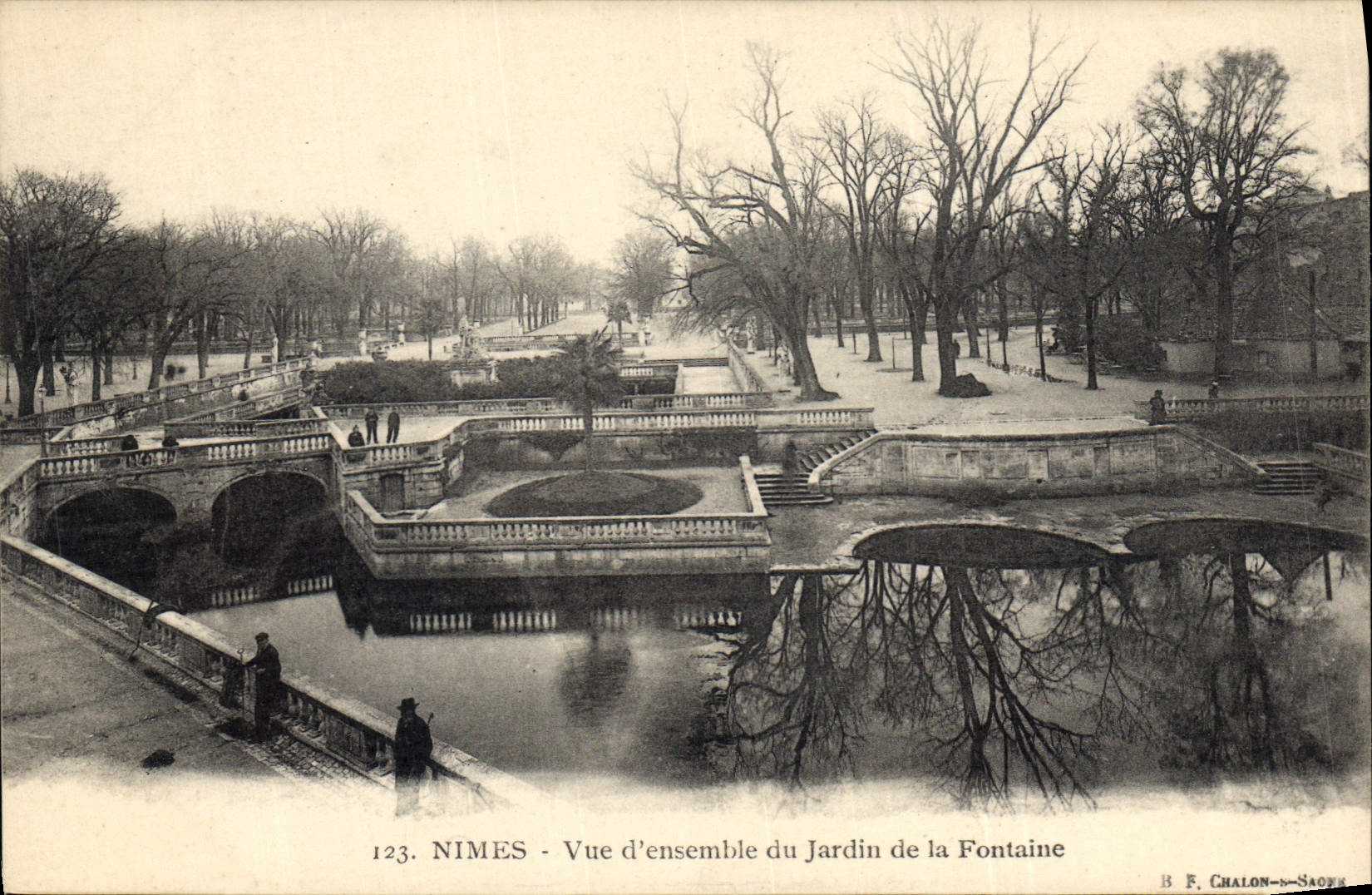CPA Nimes vue d'emsemble du Jardin de la Fontaine