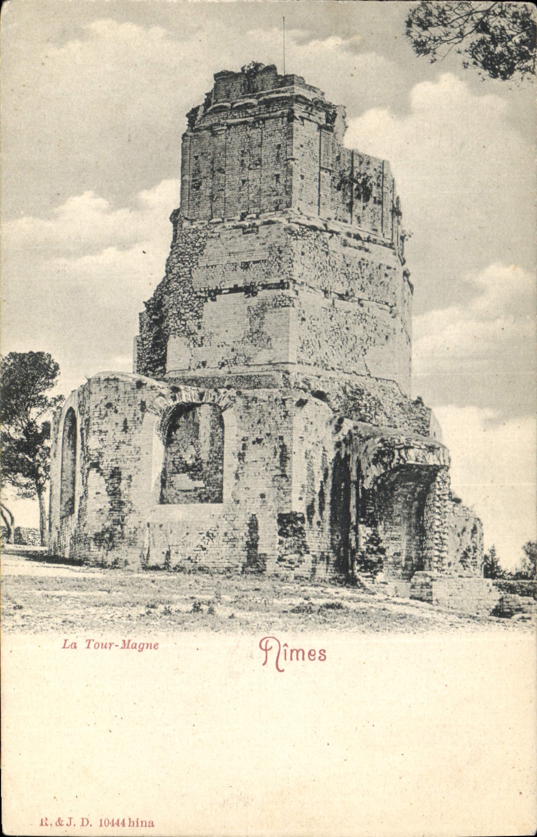 CPA Nimes la Tour Magne 