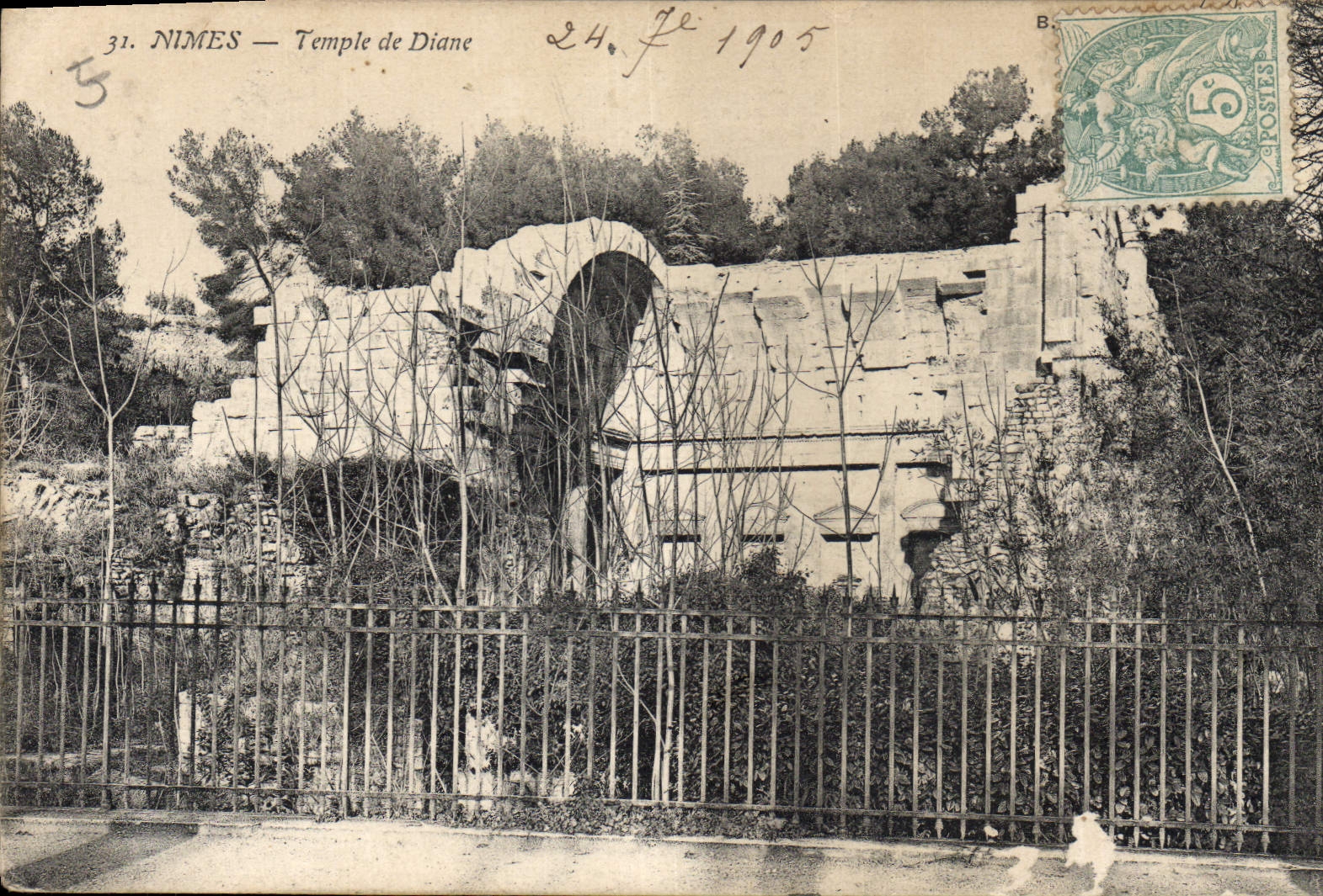 CPA Nimes Temple de Diane 