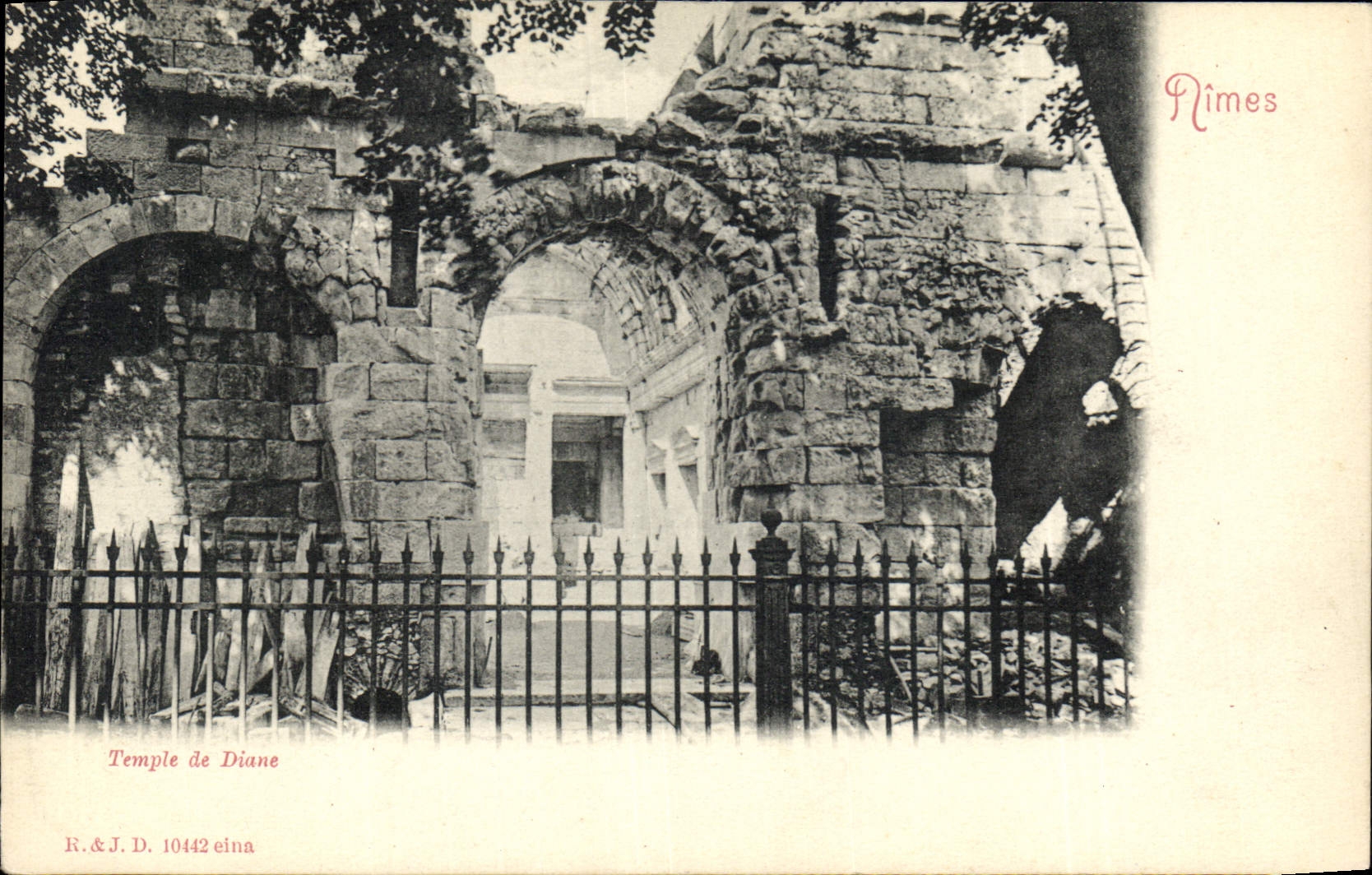 CPA Nimes Temple de Diane 