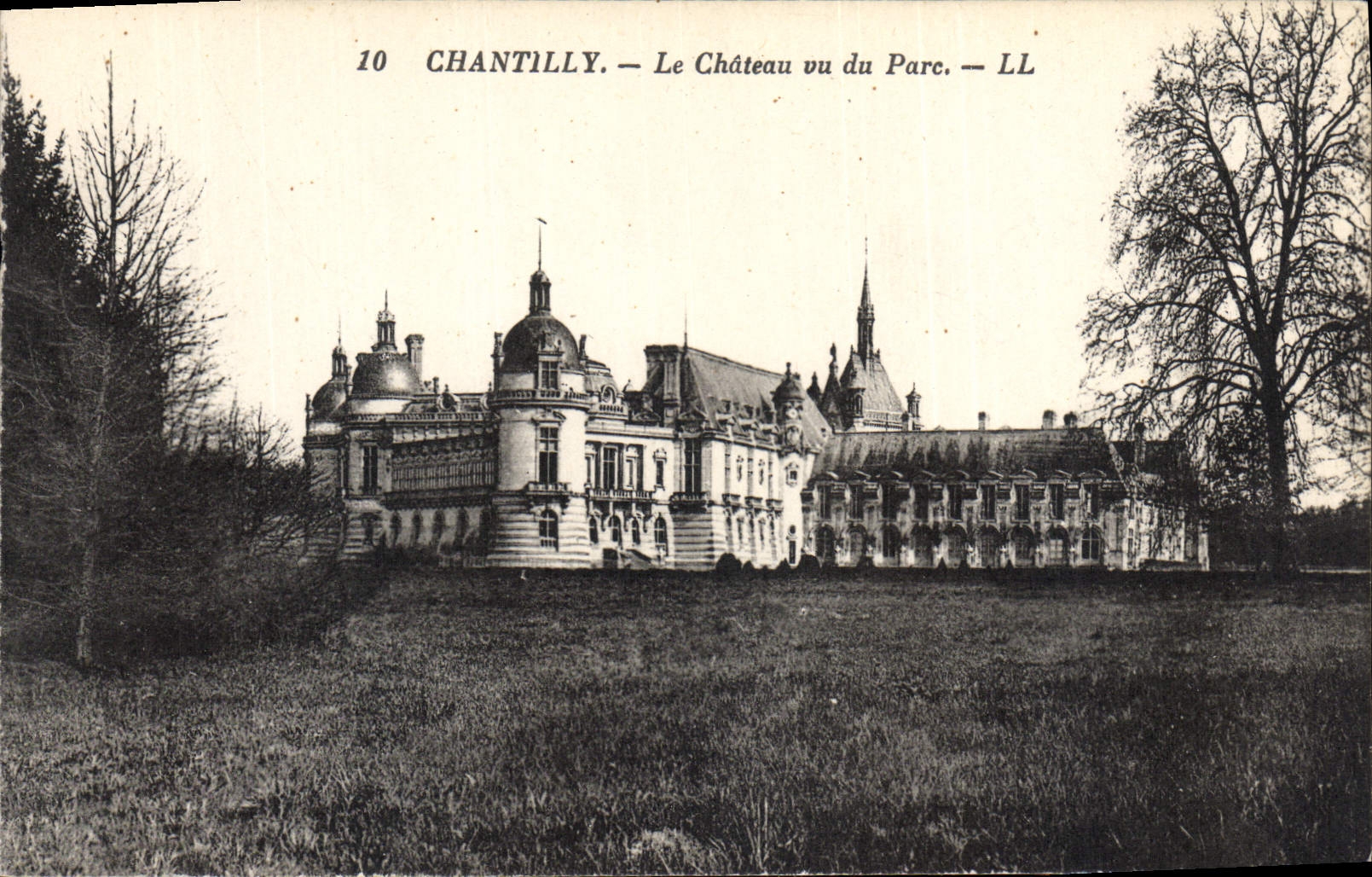 CPA Chantilly Le Chateau vu du Parc 