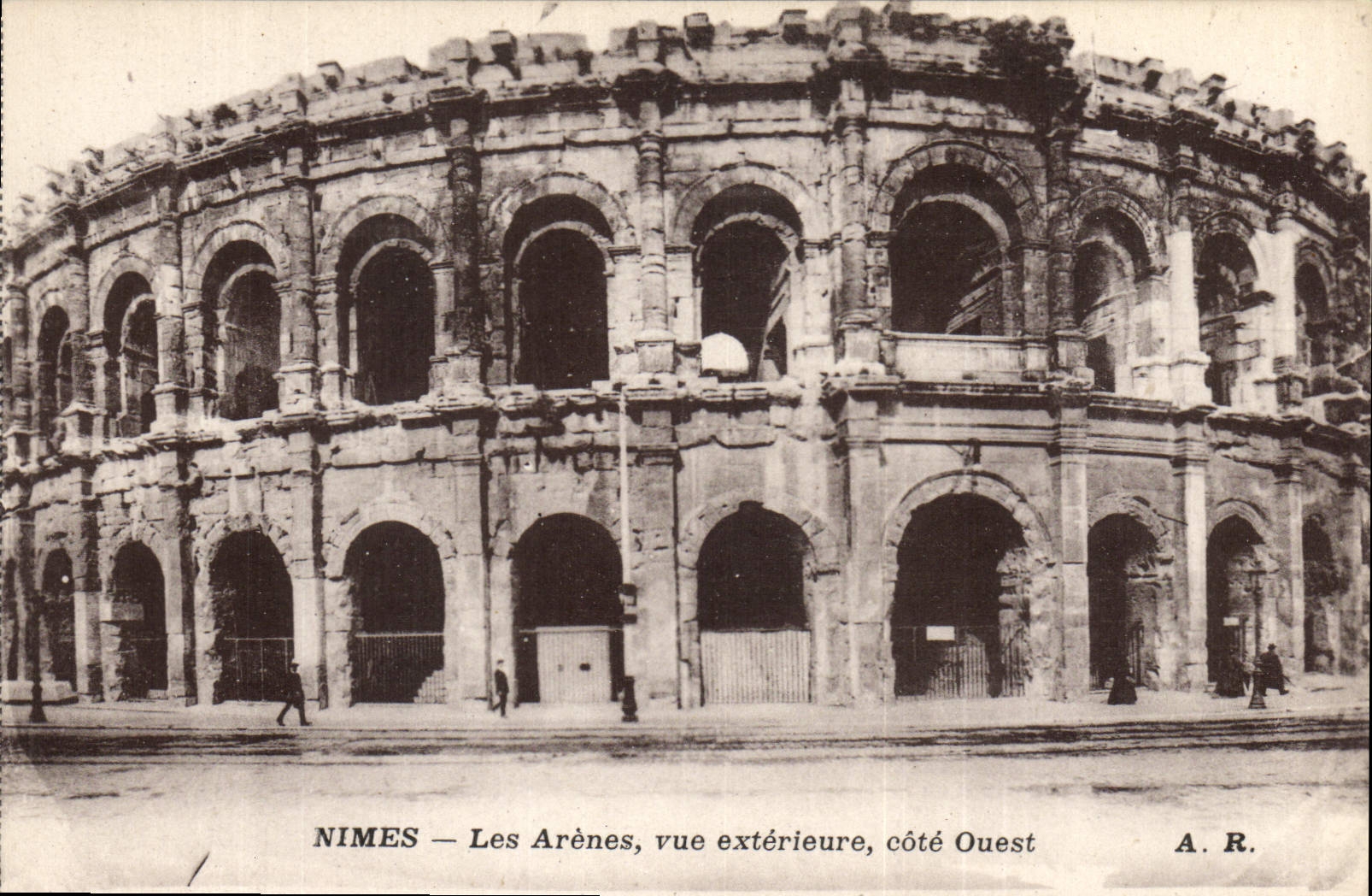 CPA Nimes Les Arenes vue exterieure cote Ouest