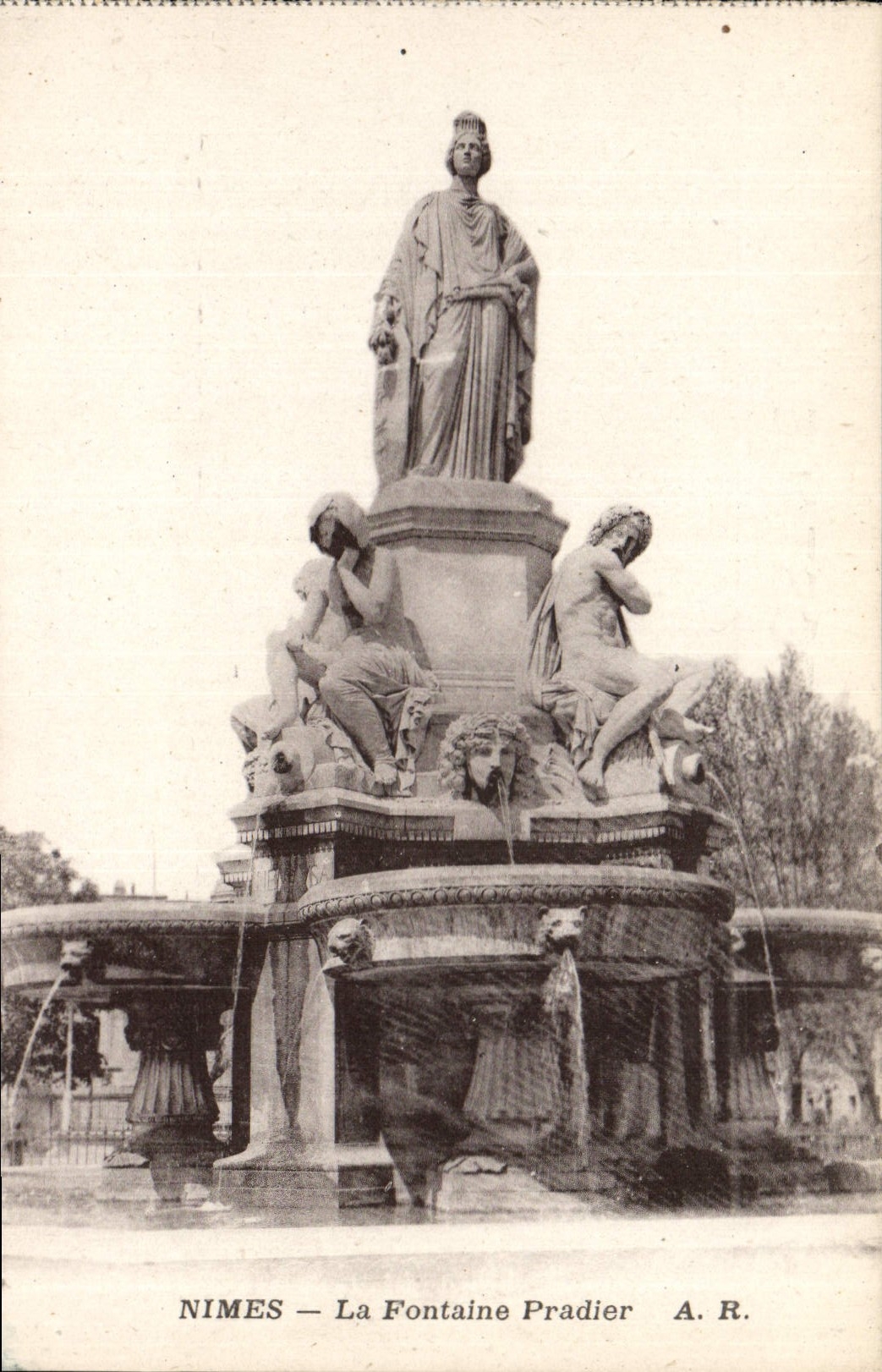CPA Nimes La Fontaine Pradier 