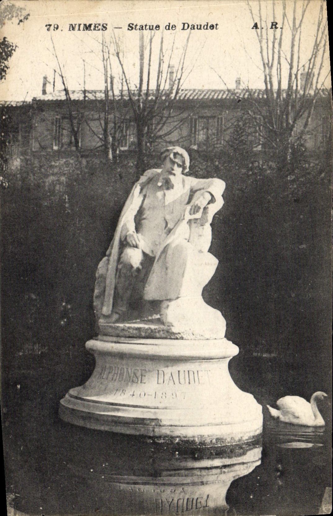 CPA Nimes Statue de Daudet 