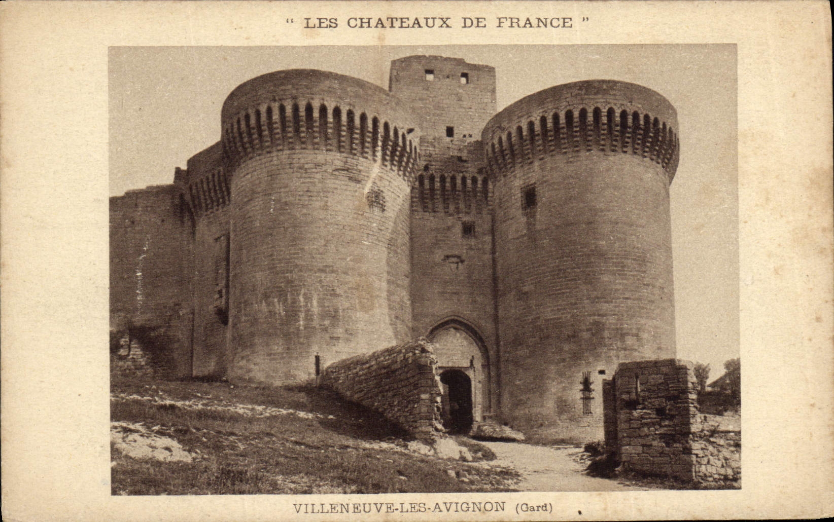 CPA Les Chateux de France Villeneuve les Avignon Gard 