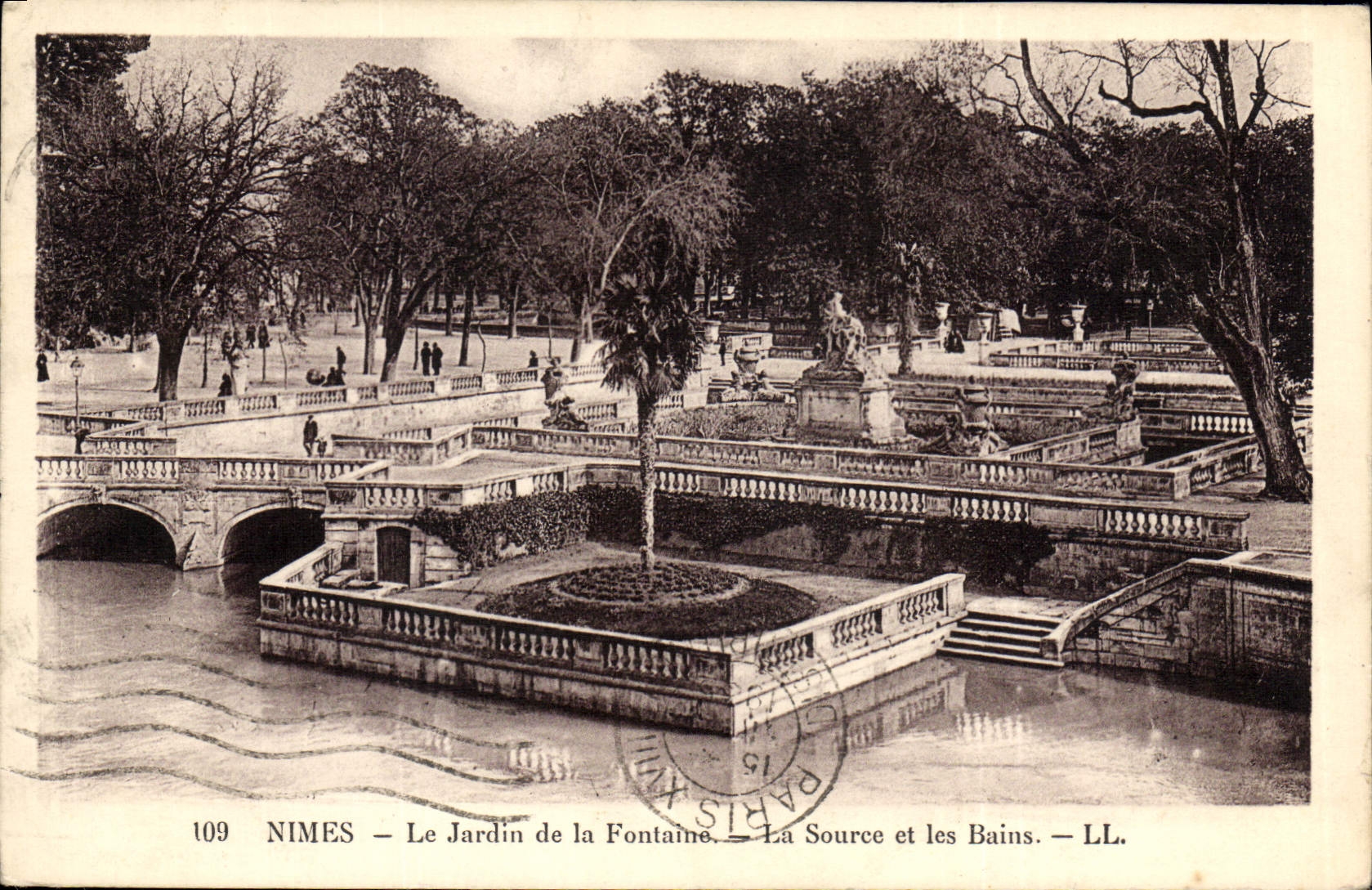 CPA Nimes Le Jardin de la Fontaine La Source et les Bains