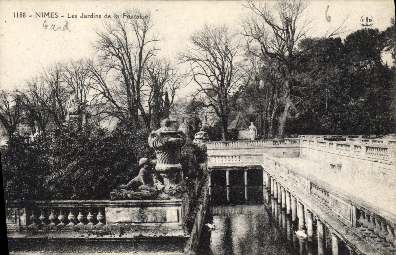 CPA Nimes Les Jardins de la Fontaine 