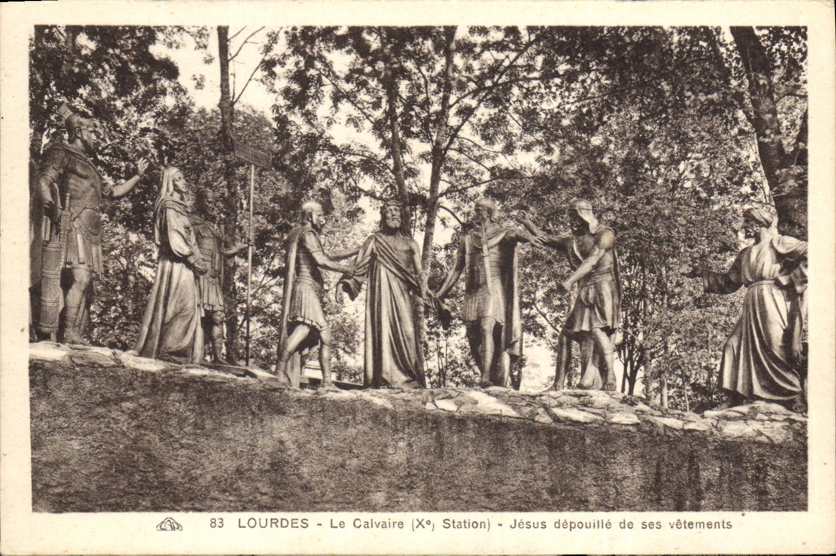CPA Lourdes Le Calvaire X Station Jesus depoulle de ses vetements 