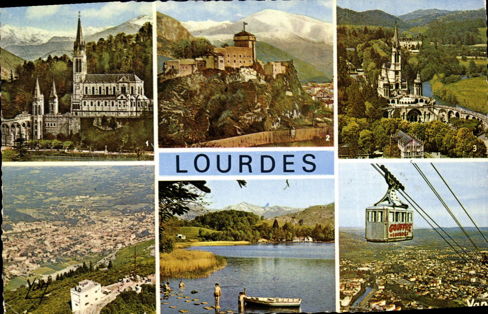 CPA Souvenir de Lourdes La Basilique et les montagnes Le Chateau Fort Musee Pyreneen La Basilique vu