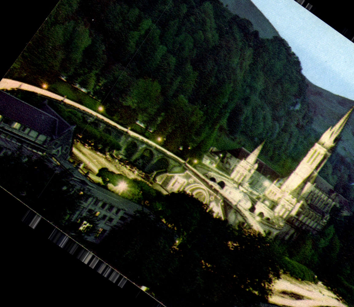 CPA Lourdes La Basilique Illuminee et la Procession aux flambeaux 
