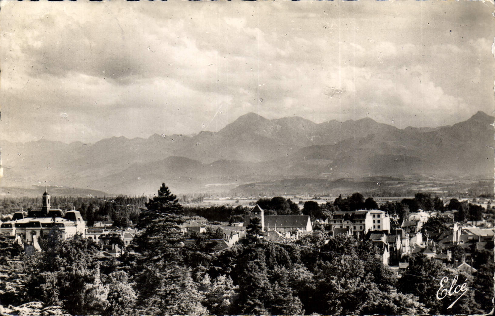 CPA Tarbes Hautes Pyrenees Vue sur la Ville et la Chaine des Pyrenees