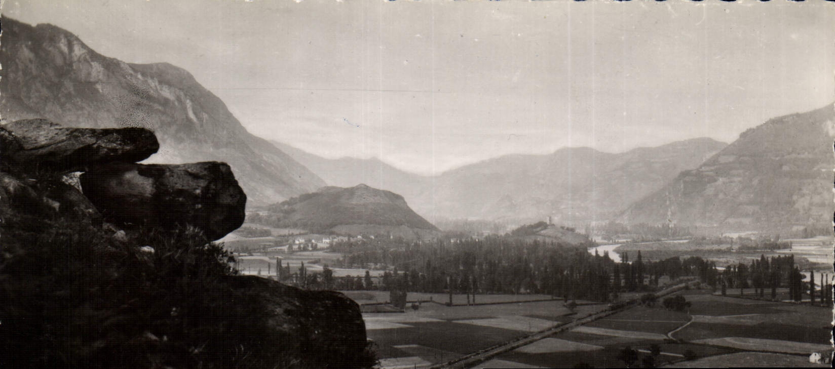 CPA Argeles Gazost H P Les rochers de Balanereau et la vallee