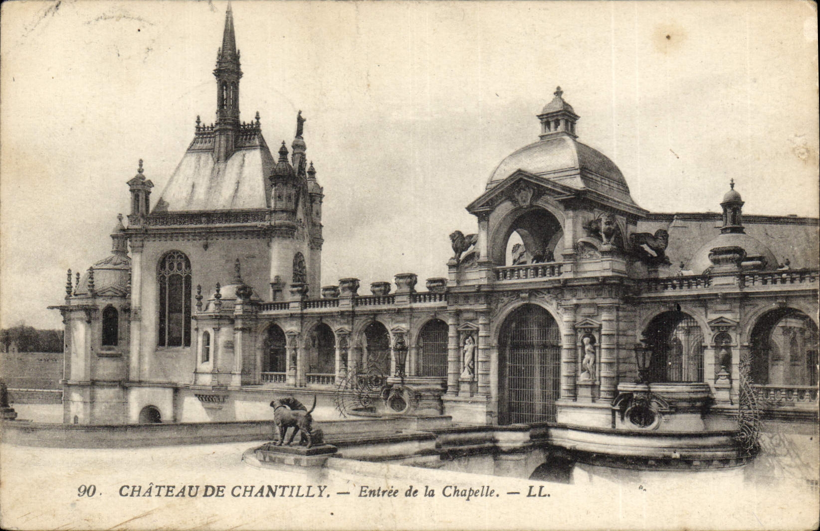 CPA Chateau de Chantilly Entree de la Chapelle 