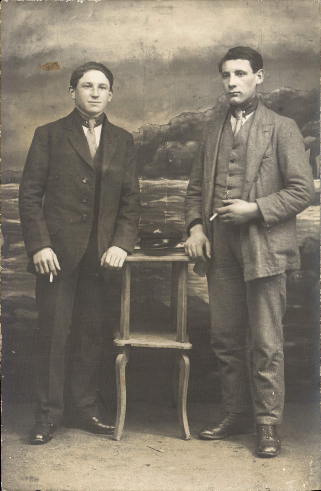 CARTE PHOTO Hommes Cigarette Tabac