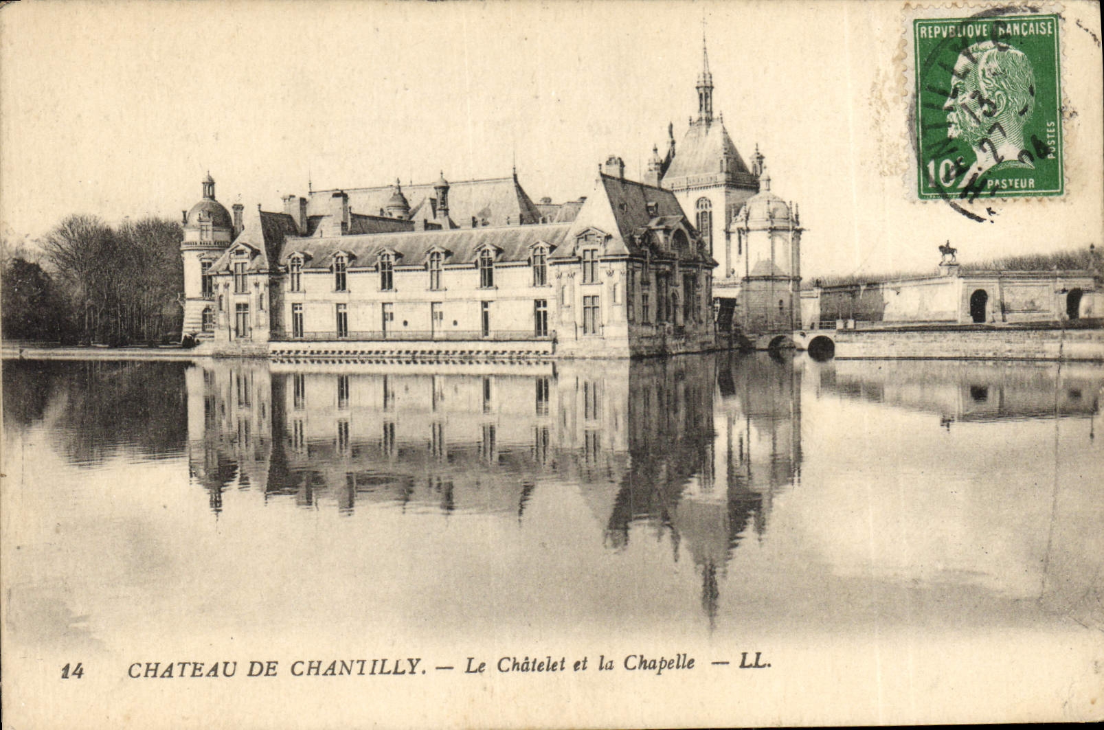 CPA Chateau de Chantilly Le Chatelet et la Chapelle 
