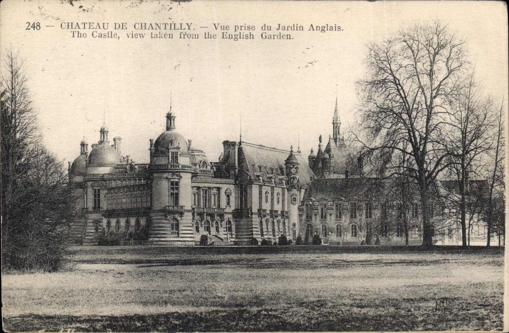 CPA Chateau de Chantilly Vue prise du Jardin Anglais 