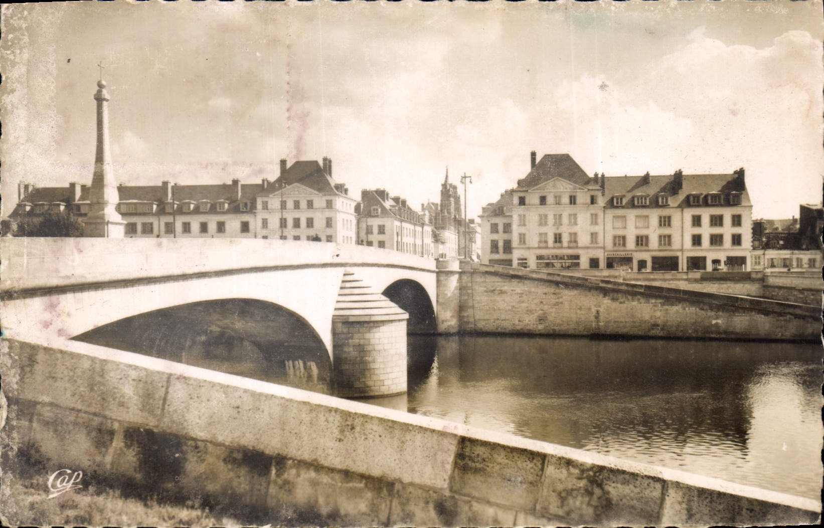 CPA Compiegne Le nouveau Pont 