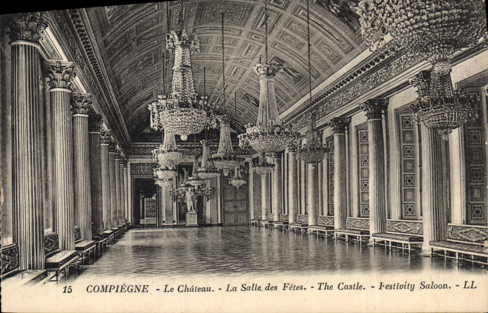 CPA Compiegne Le Chateau La Salle des Fetes 
