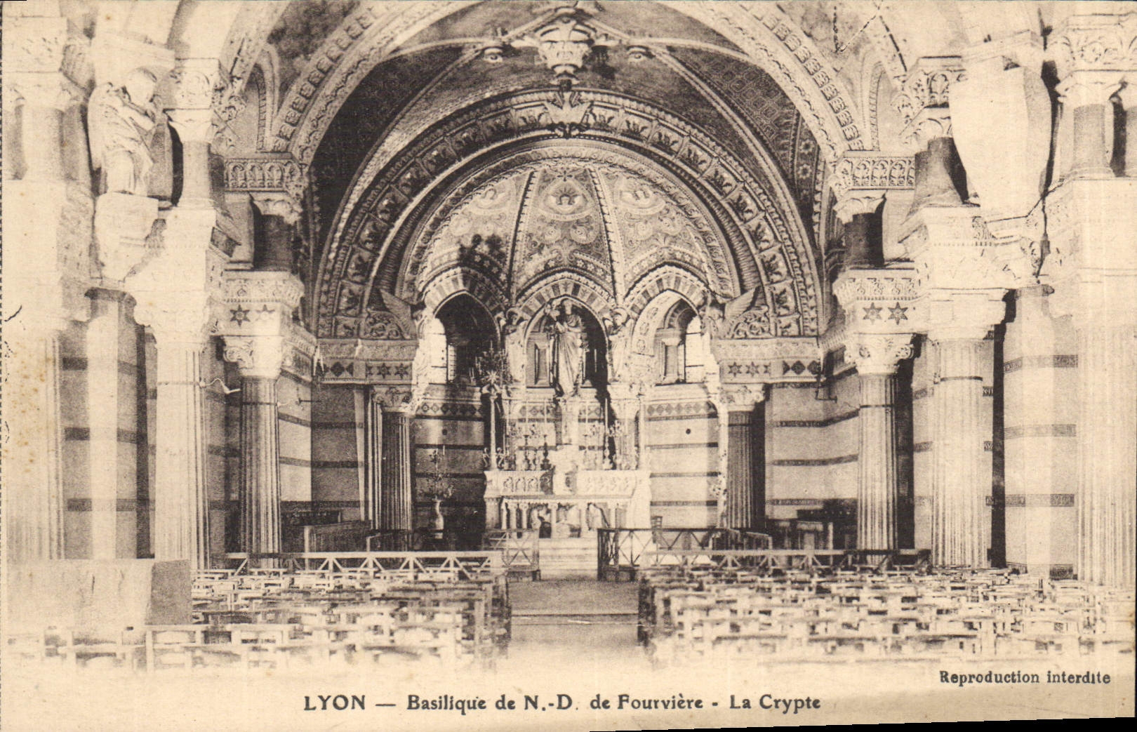 CPA Lyon Basilique de N D de Fourviere La Crypte 