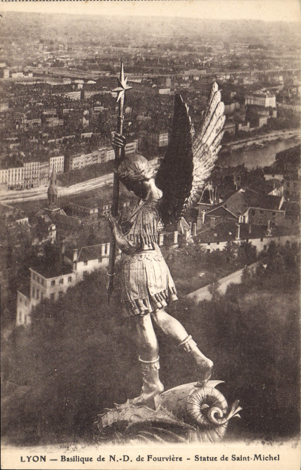 CPA Lyon Basilique de N D de Fourviere Statue de Saint Michel
