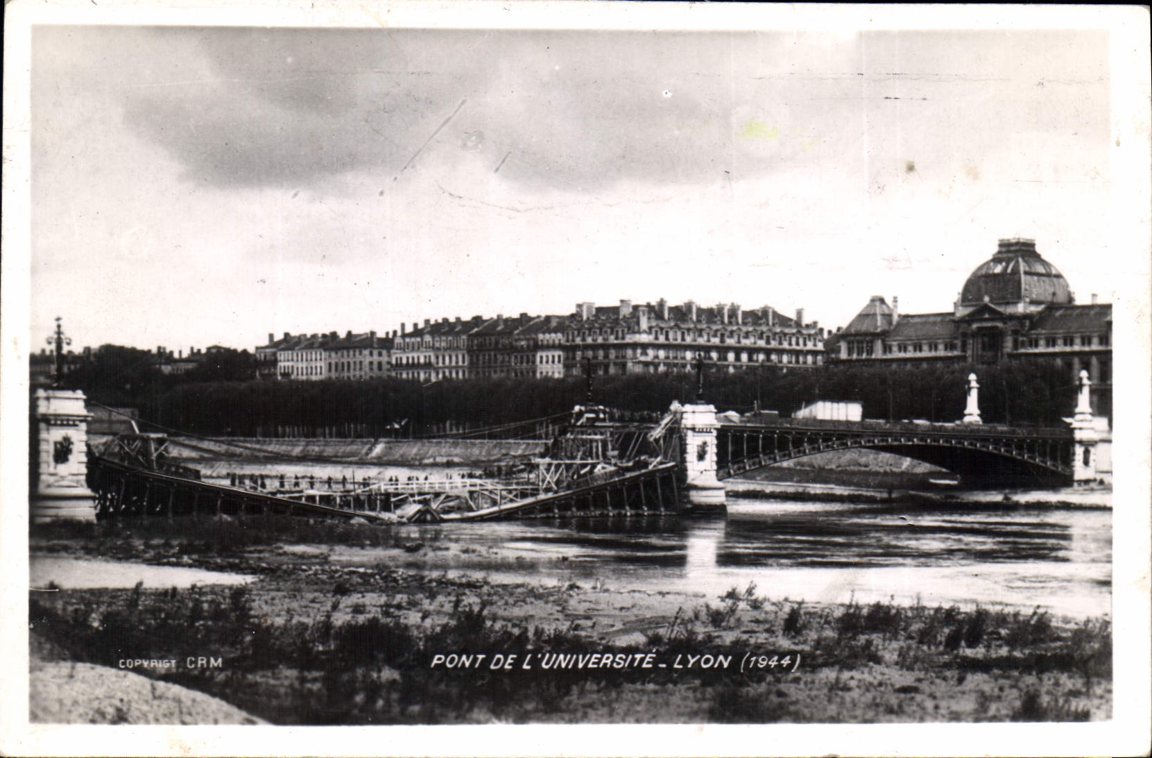 CPA Pont de L'Universite Lyon 1944 Militaria