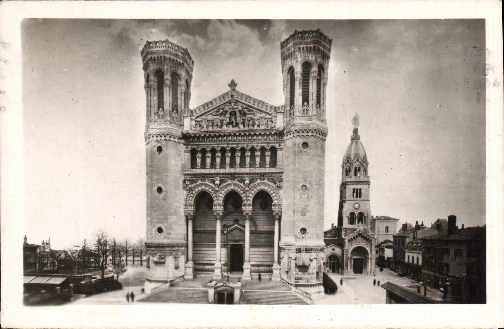 CPA Lyon Basilique de Fourviere et l'ancienne chapelle 