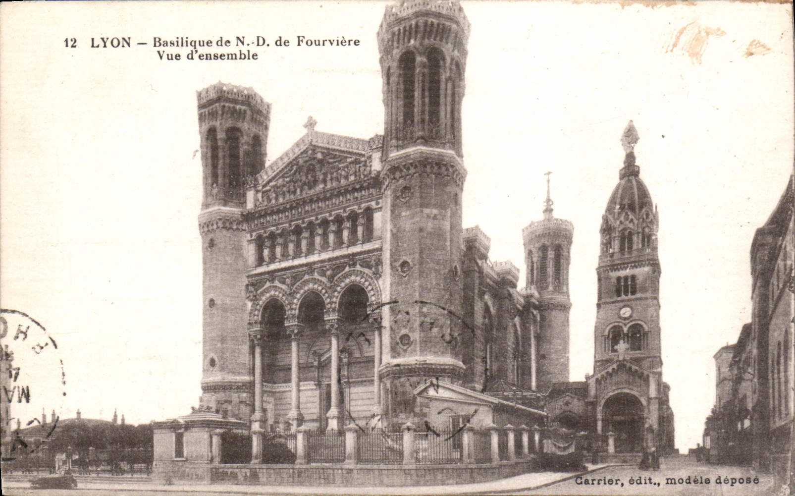 CPA Lyon Basilique de N D de Fourviere Vue d'ensemble 