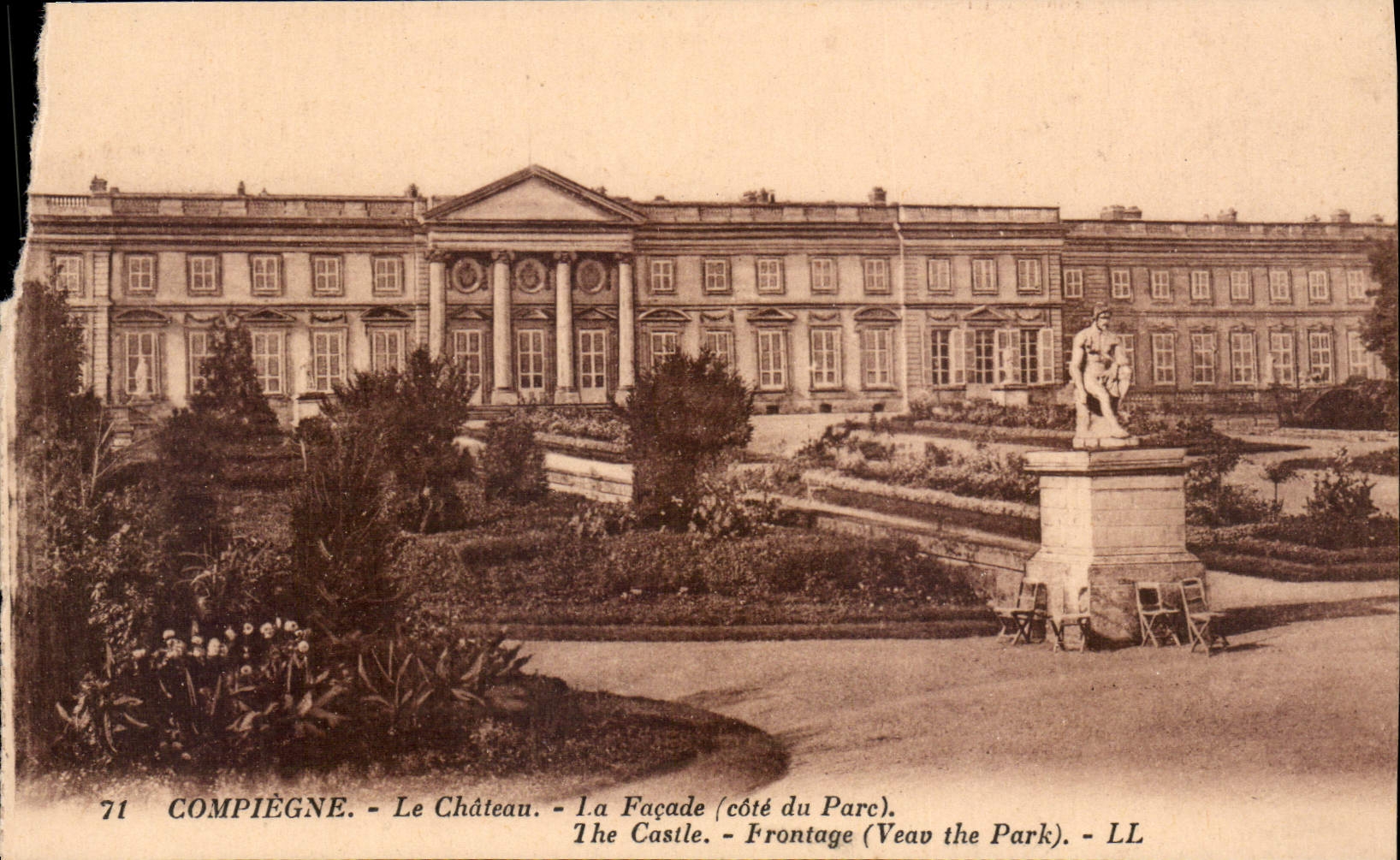 CPA Compiegne le Chateau la Facade cote du Parc