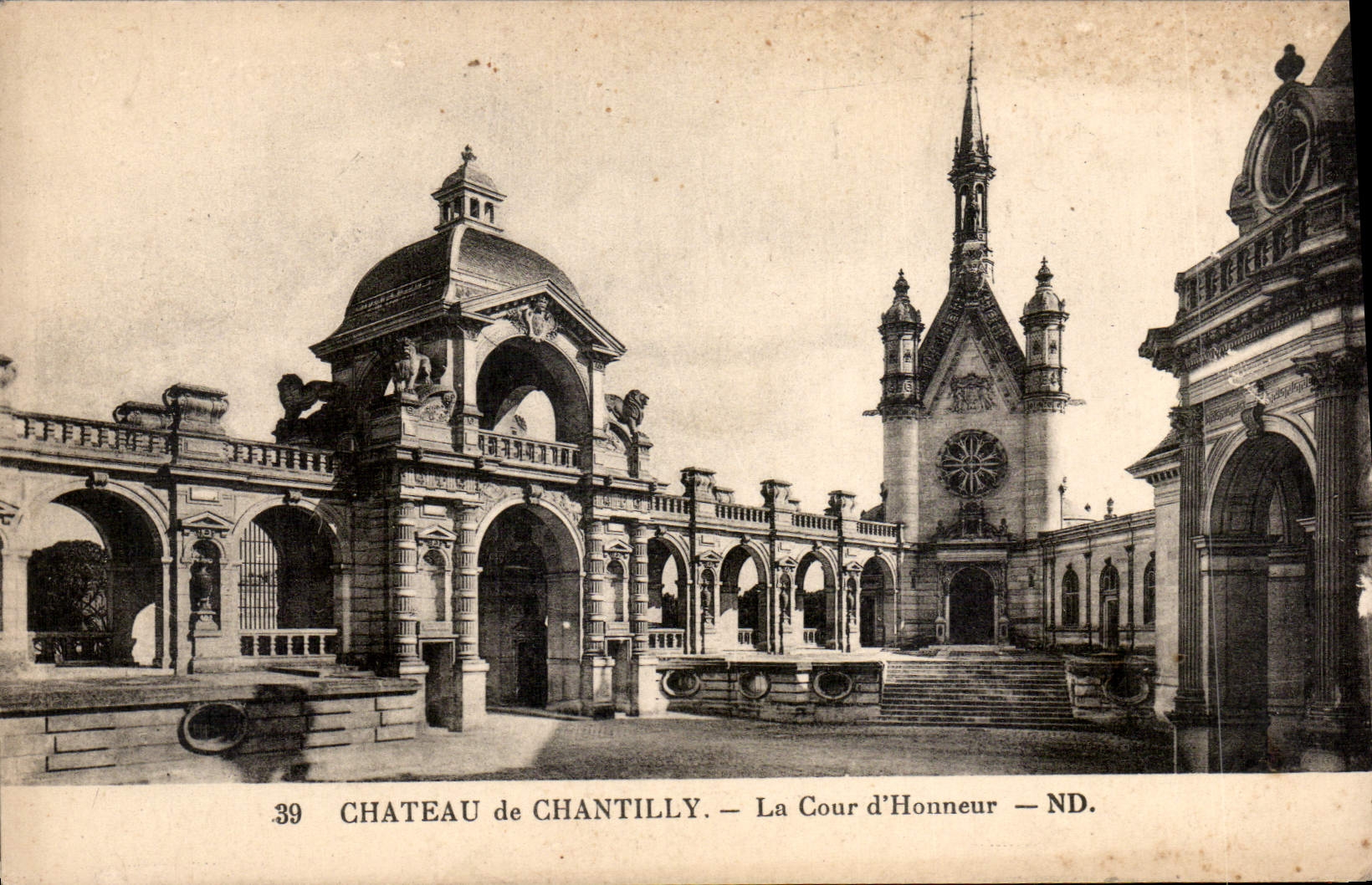 CPA Chateau de Chantilly La Cour d'Honneur 