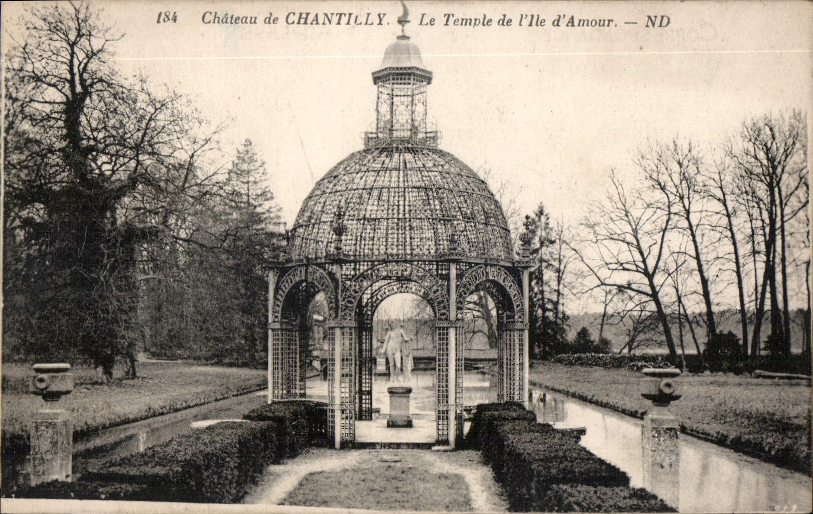 CPA Chateau de Chantilly Le Temple de l'Ille d'Amour 