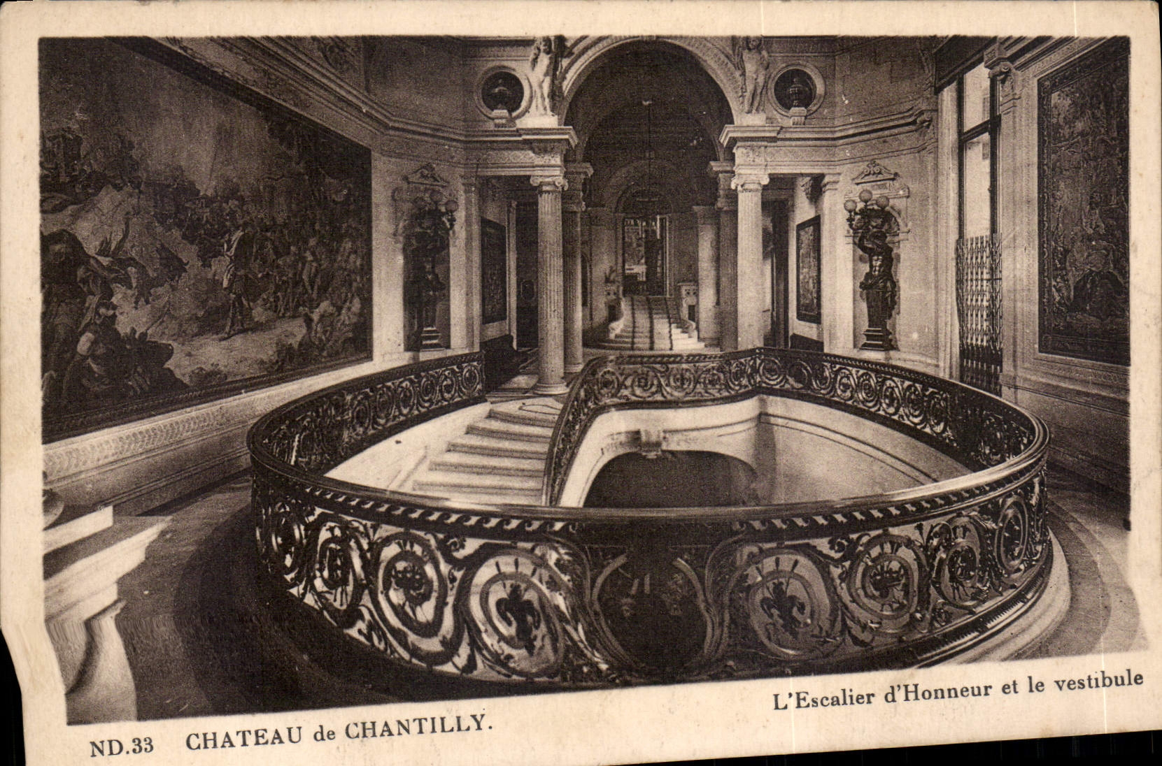 CPA Chateau de Chantilly d'Honneur et le vestibule 