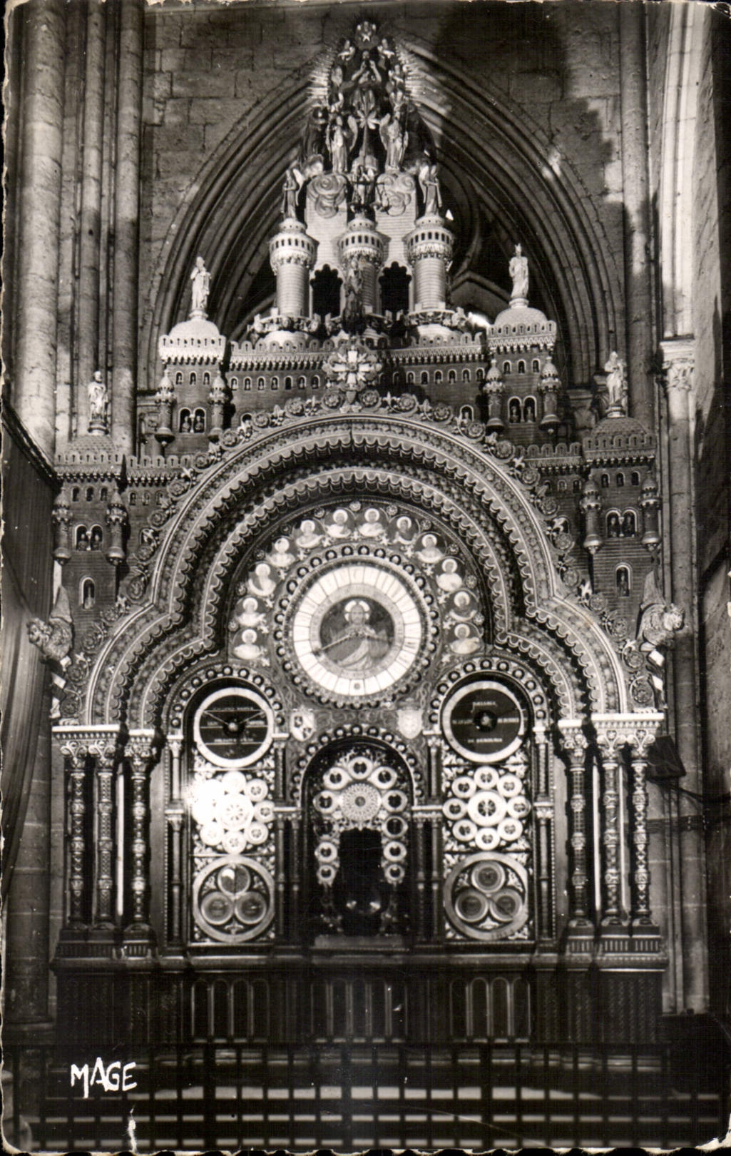 CPA Beauvais Oise La Cathedrale L'Horloge Astronomique