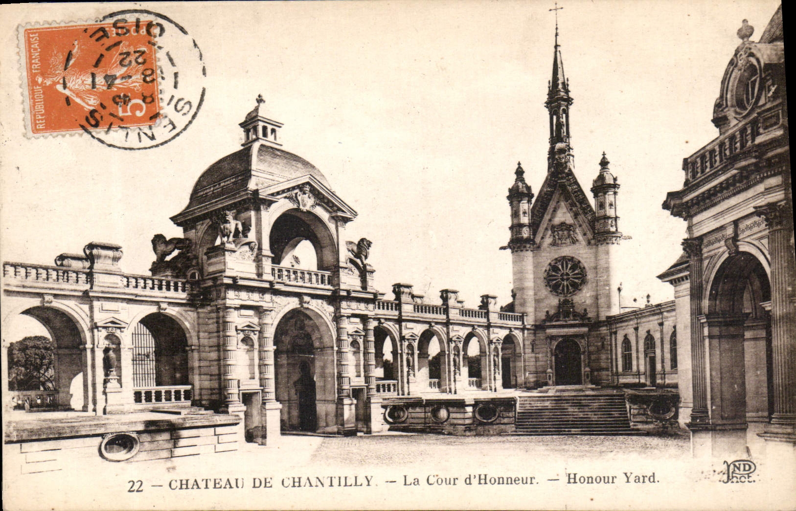 CPA Chateau de Chantilly La Cour d'Honneur 