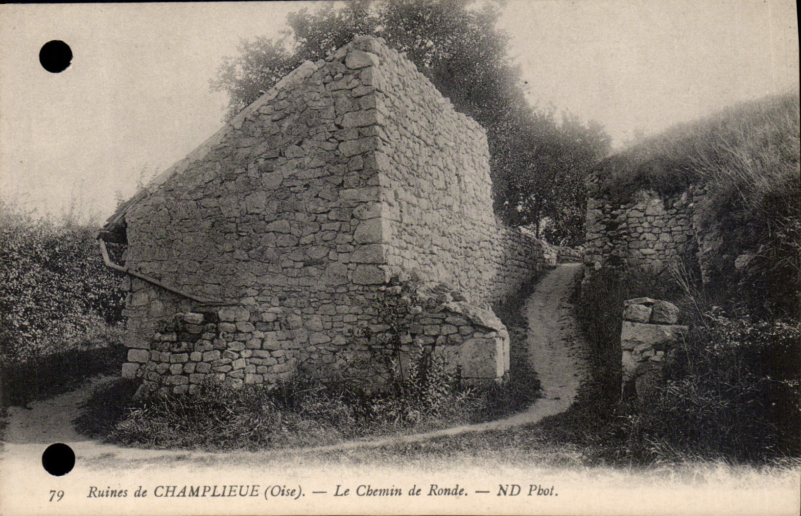 CPA Ruines de Champlieue Oise Le Chemin de Ronde