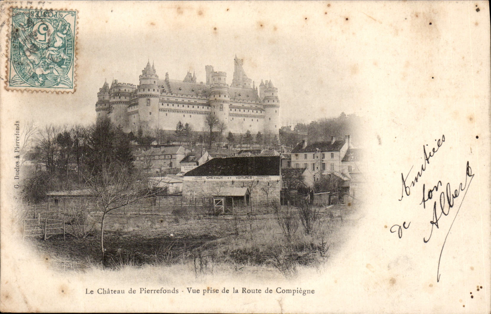 CPA Le Chateau de Pierrefonds Vue prise de la Route de Compiegne 