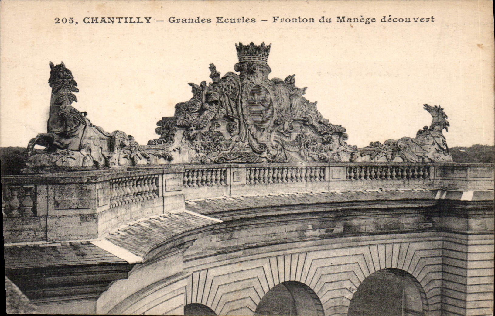 CPA Chantilly Grandes Ecuries Fronton du Manege decouvert