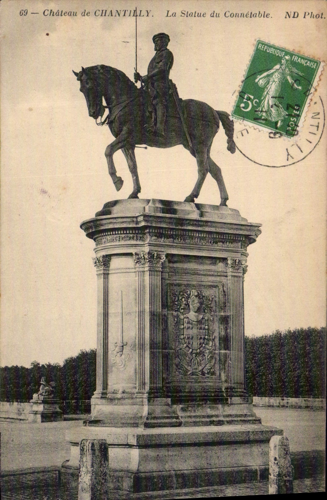 CPA Chateau de Chantilly La Statue du Connetable 