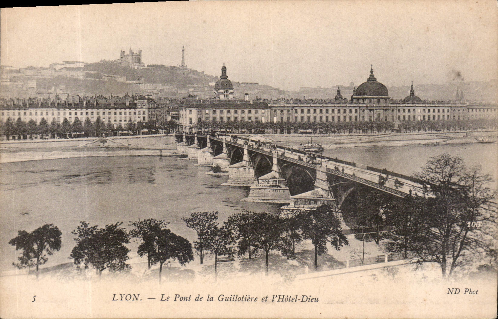 CPA Lyon Le Pont de la Guillotiere et l'Hotel Dieu 