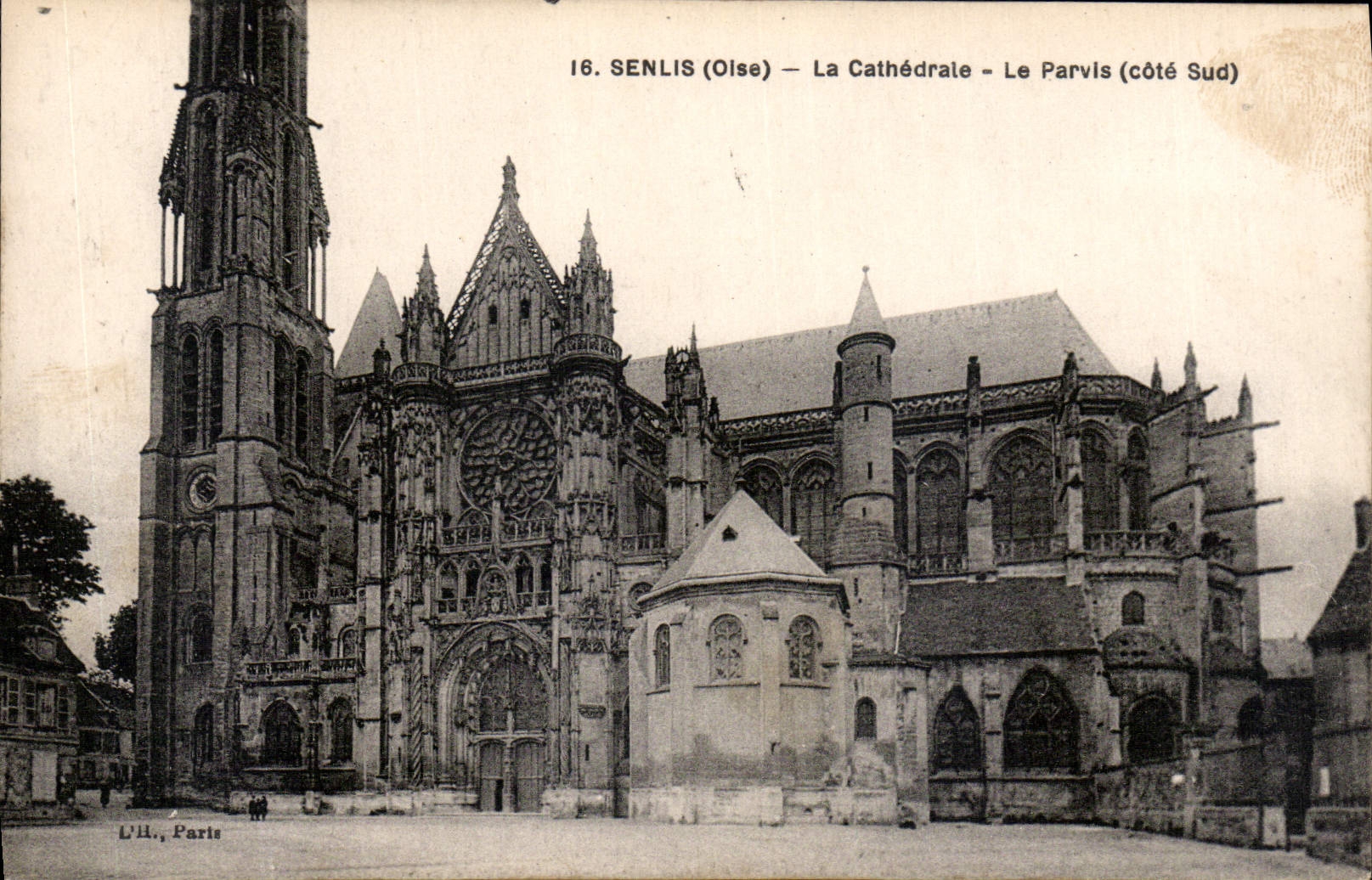 CPA Senlis Oise La Cathedrale Le Parvis Cote Sud 