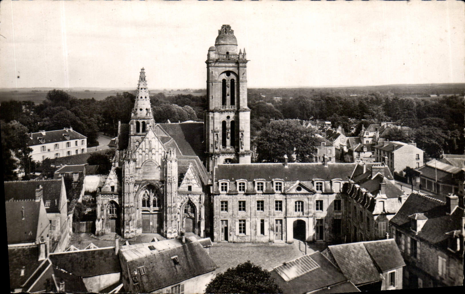 CPA Senlis Oise Panorama sur le Marche Saint Pierre 