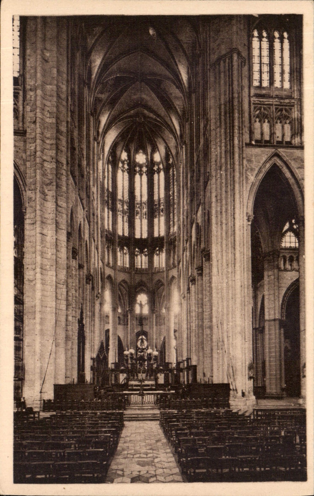 CPA Beauvais La Cathedrale Le Choeur 