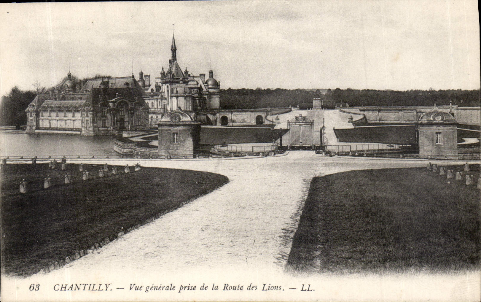 CPA Chantilly Vue generale prise de la Route des Lions 