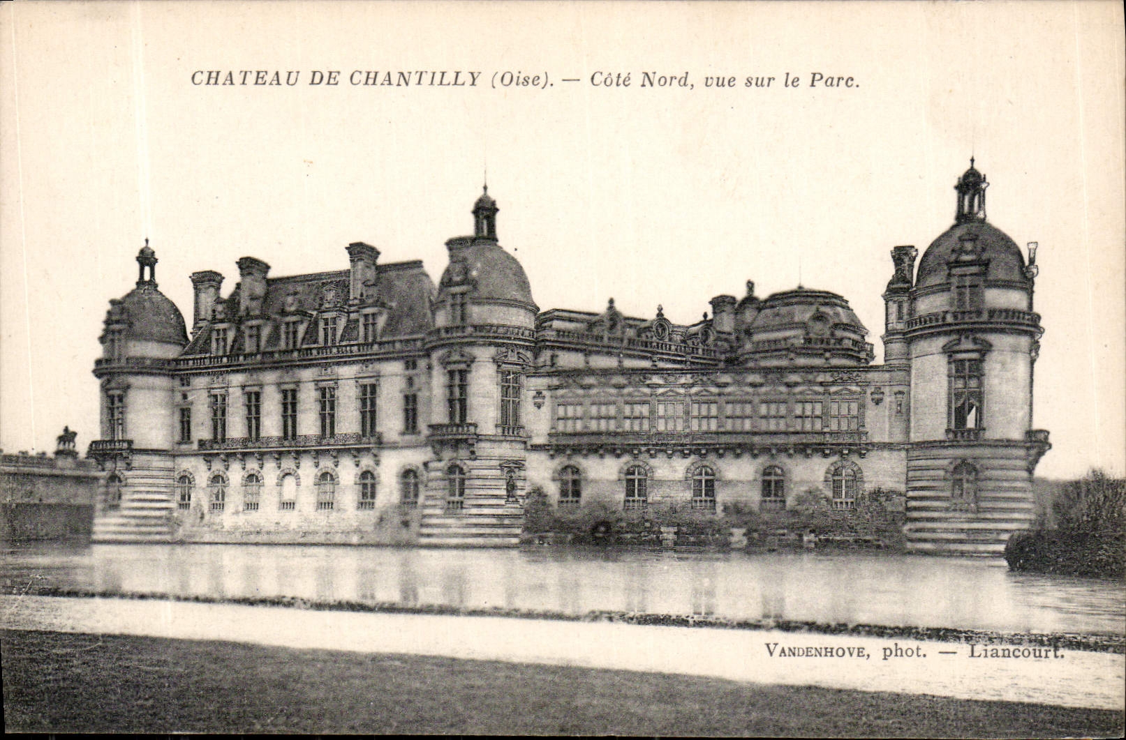 CPA Chateau de Chantilly Oise Cote Nord vue sur le Parc 