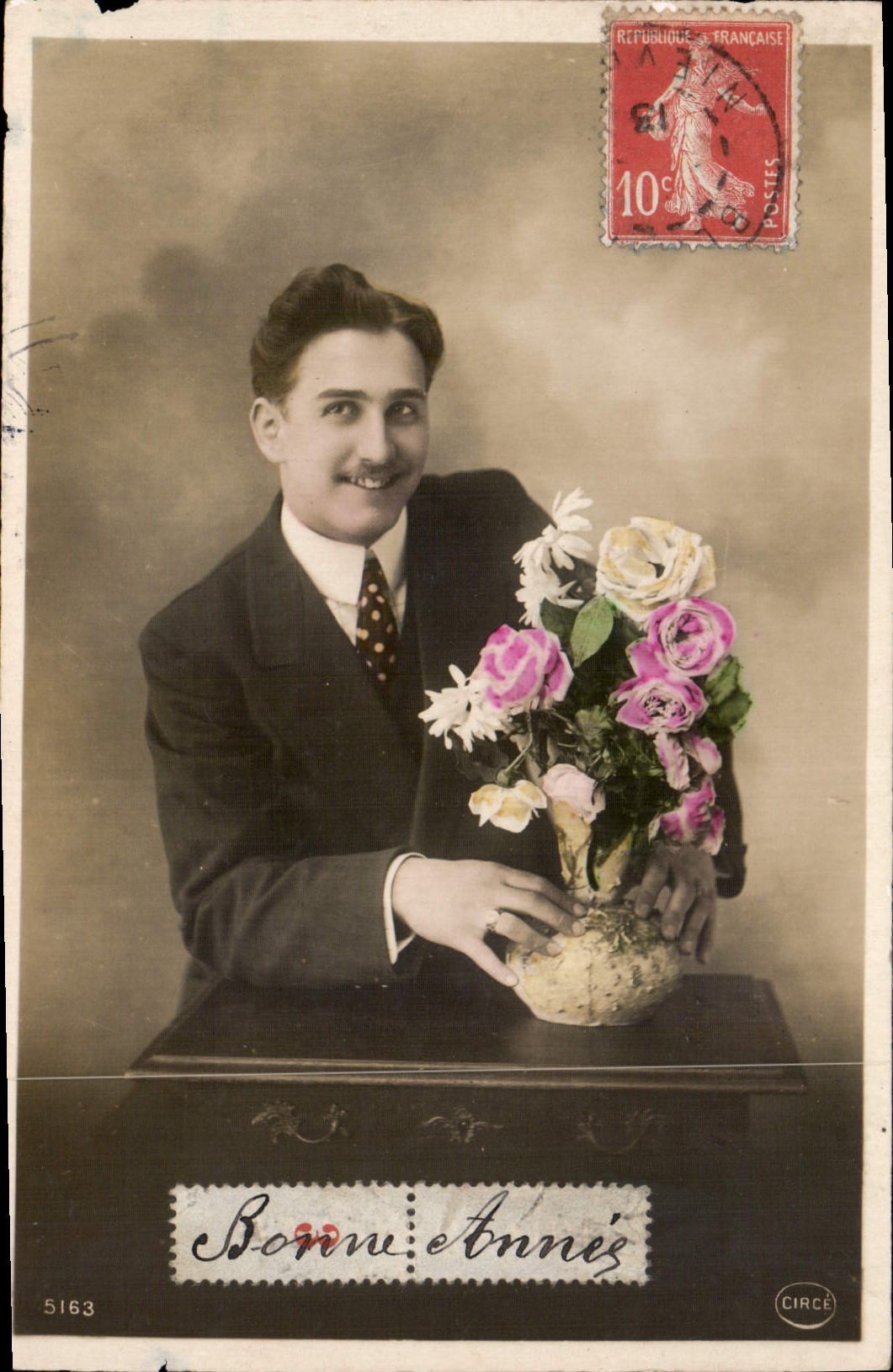 CPA Bonne Annee Homme Fleurs