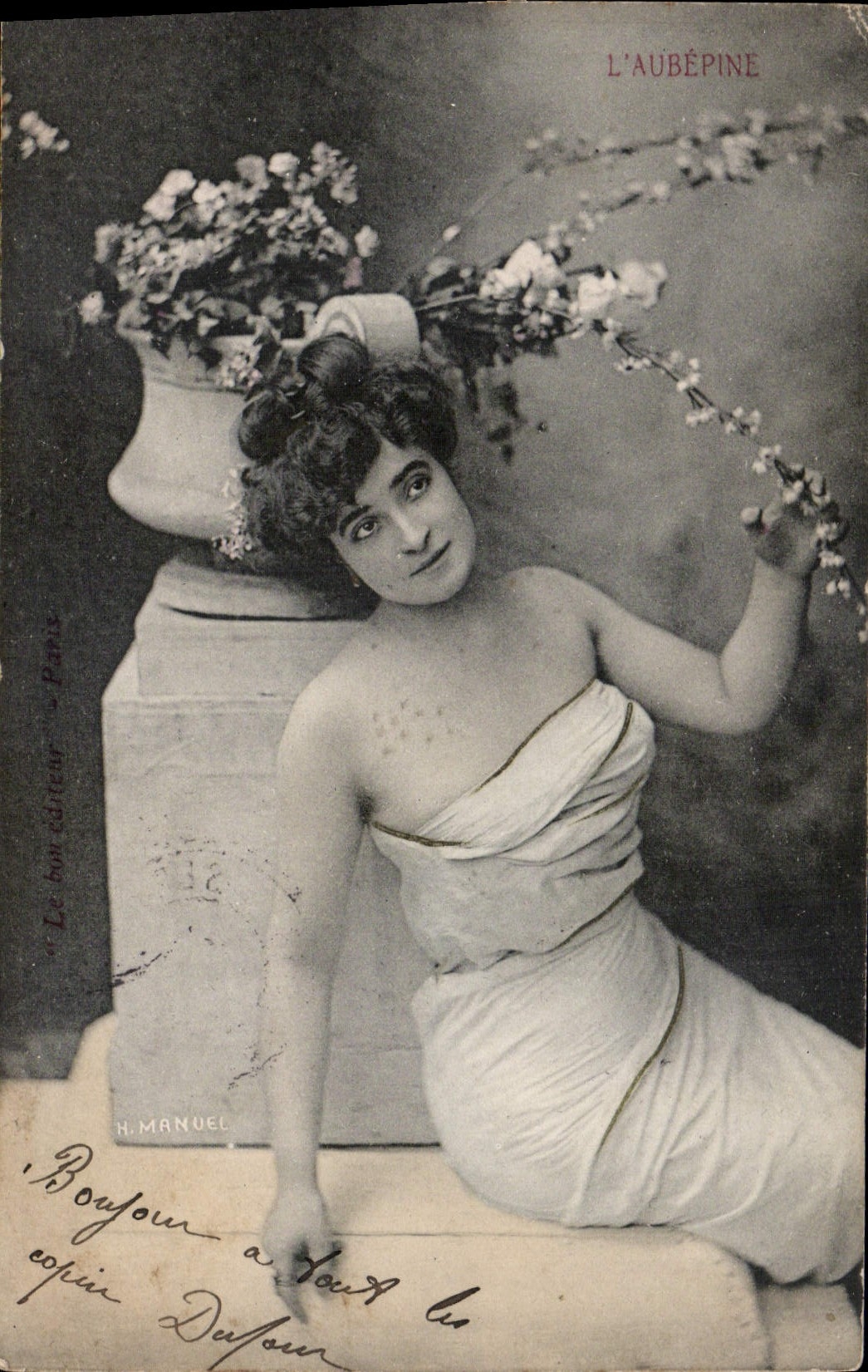 CPA L'Aubepine Femme
